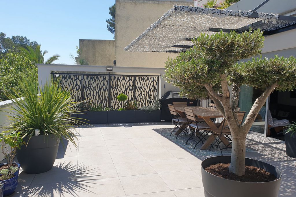 Installation d’un brise vue en métal pour le jardin d’une maison vers Fos sur Mer