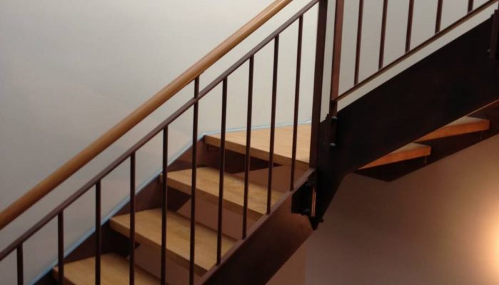 Comment choisir une entreprise pour rénover un escalier métallique à Fos sur Mer (13)